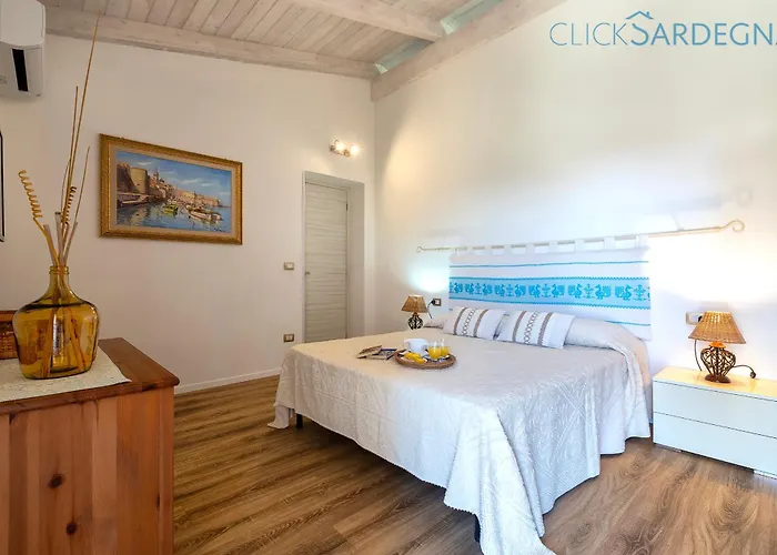 ヴィラ Clicksardegna Dei Limoni With Pool Close To The フェルティリア